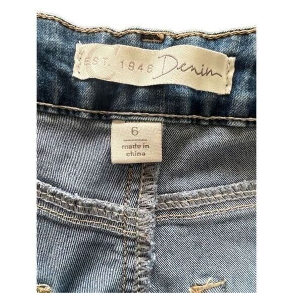 C Est 1946 denim Floral Embroidered Denim Jean Shorts size 6 - Picture 3 of 9